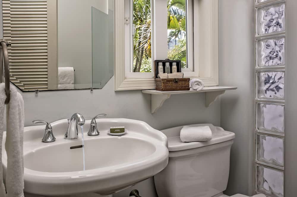 Photo of Bathroom in Wailuku