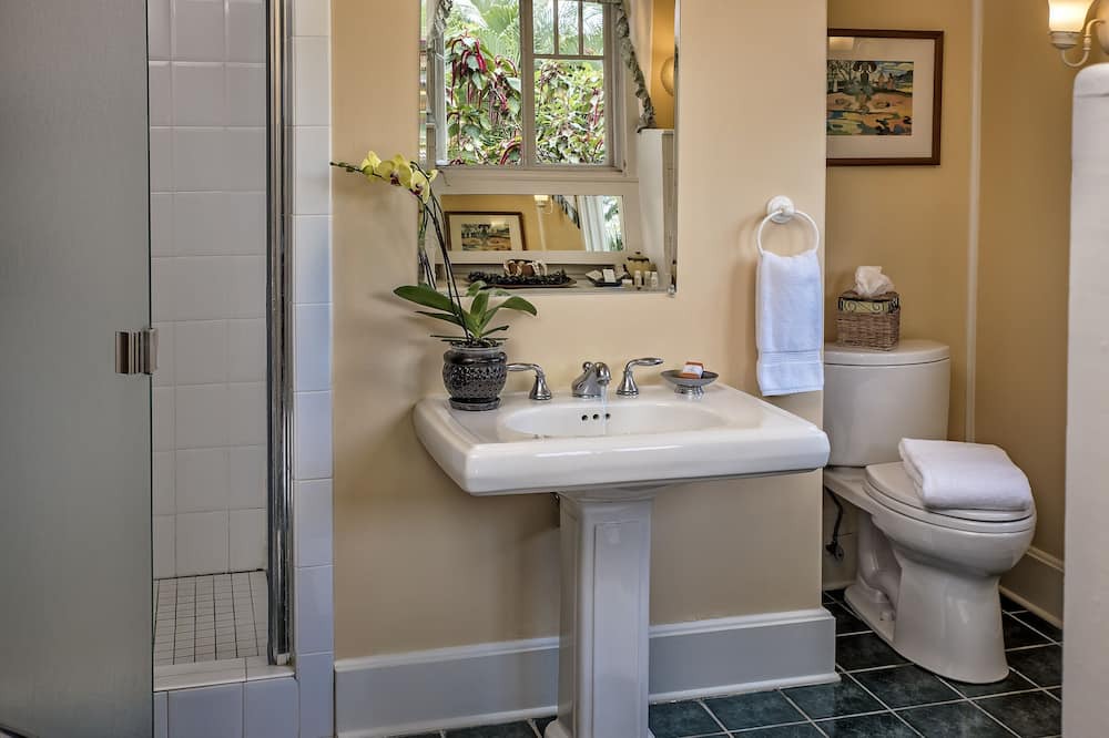 Photo of Bathroom in Wailuku