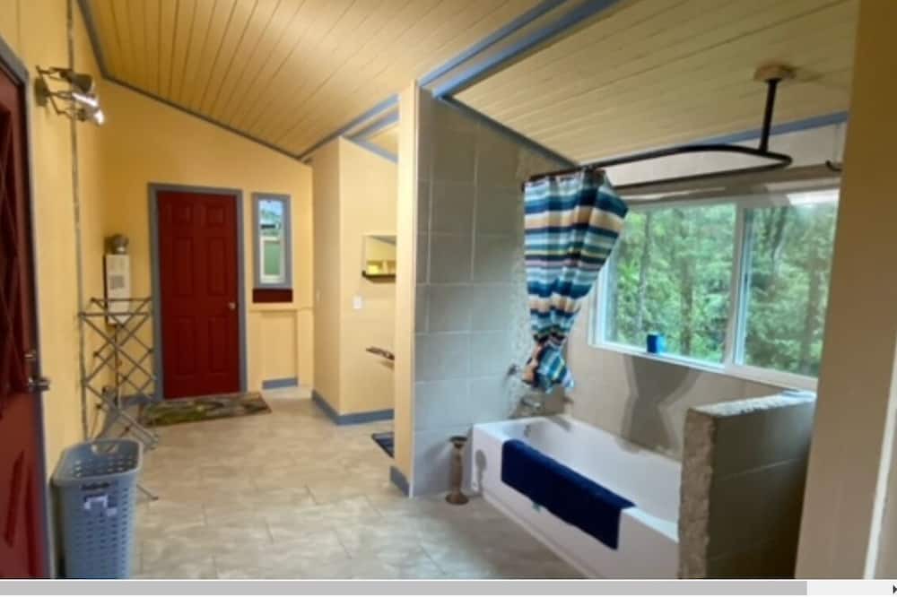 Photo of Bathroom in Fern Forest