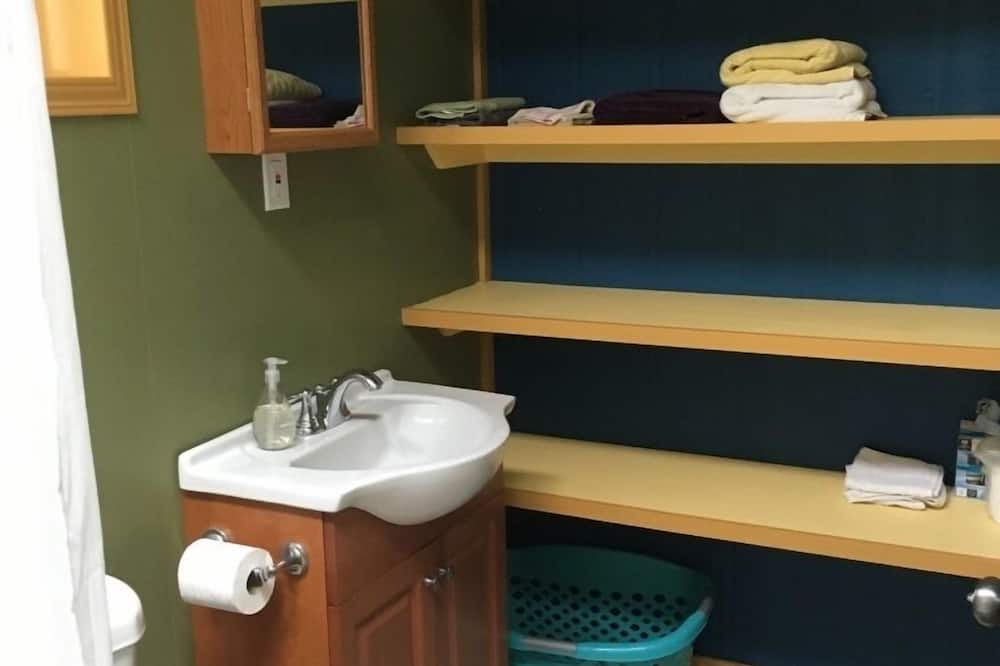 Photo of Bathroom in Fern Forest