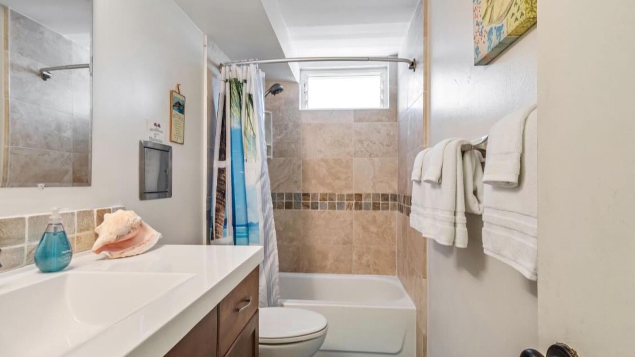 Photo of Bathroom in Punaluu