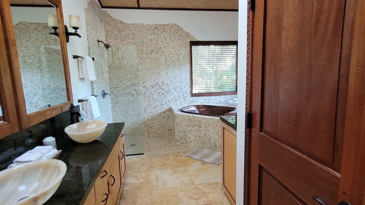 Photo of Bathroom in Waialee