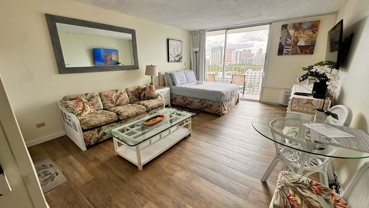 Photo of Livingroom in Waikiki