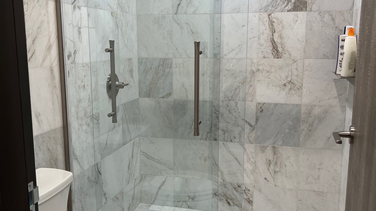 Photo of Bathroom in Moanalua