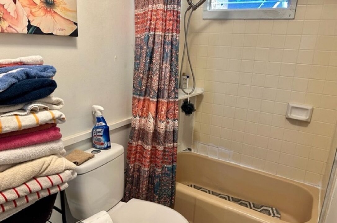 Photo of Bathroom in Diamond Head - Kapahulu - St. Louis