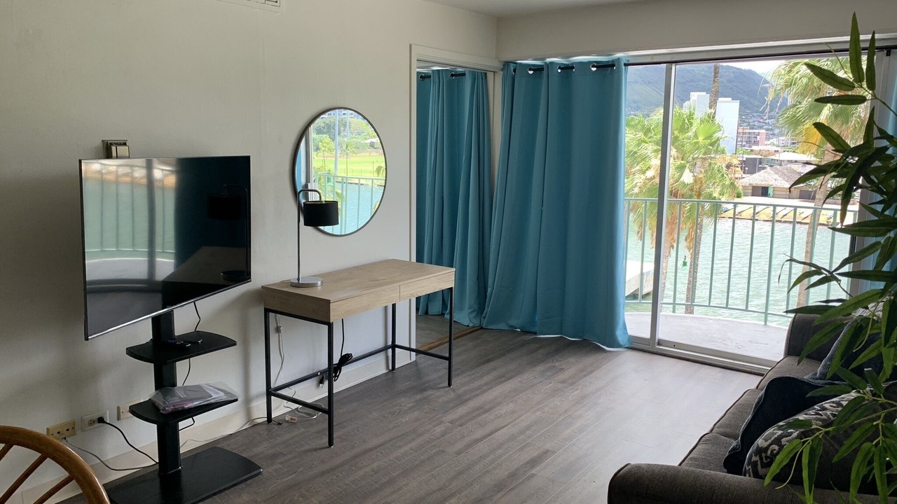 Photo of Livingroom in McCully - Moiliili
