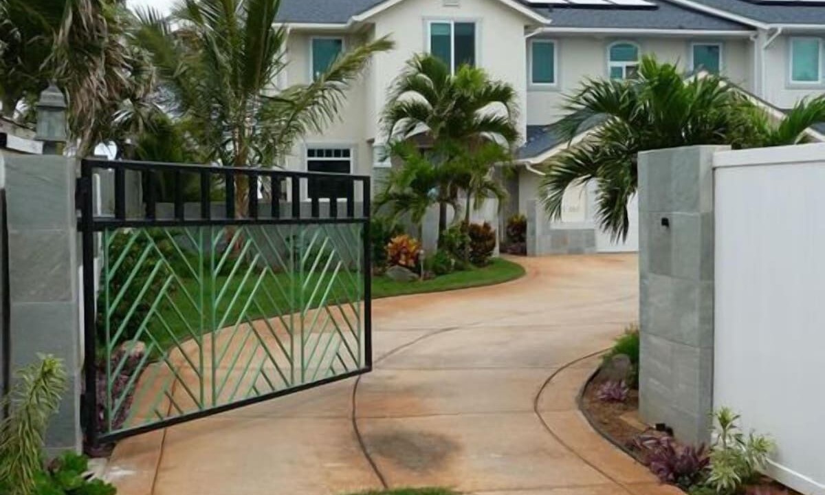 Photo of Others in Laie
