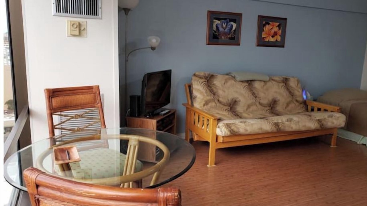 Photo of Livingroom in McCully - Moiliili