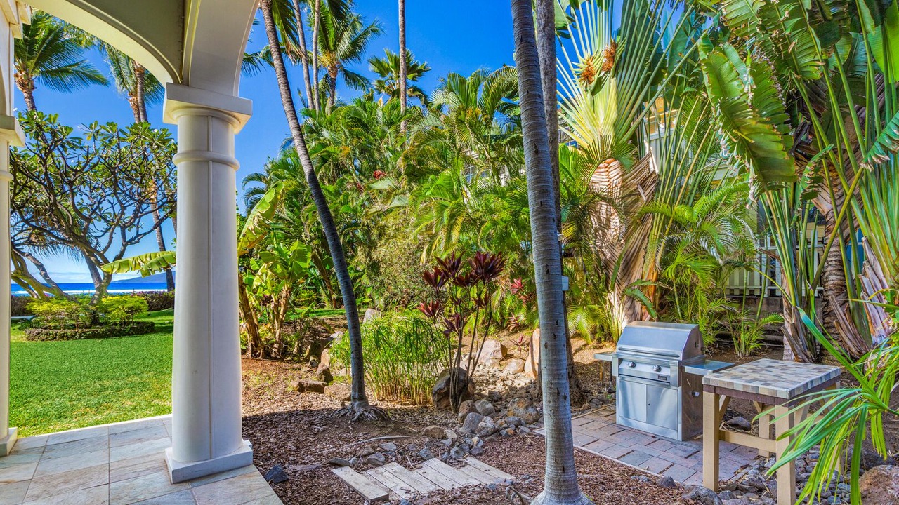 Photo of Patio Balcony in Historic Lahaina Front Street