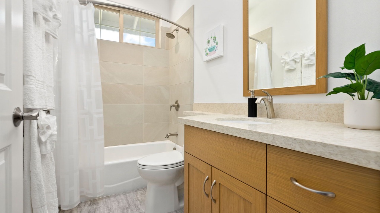 Photo of Bathroom in Makaha Valley