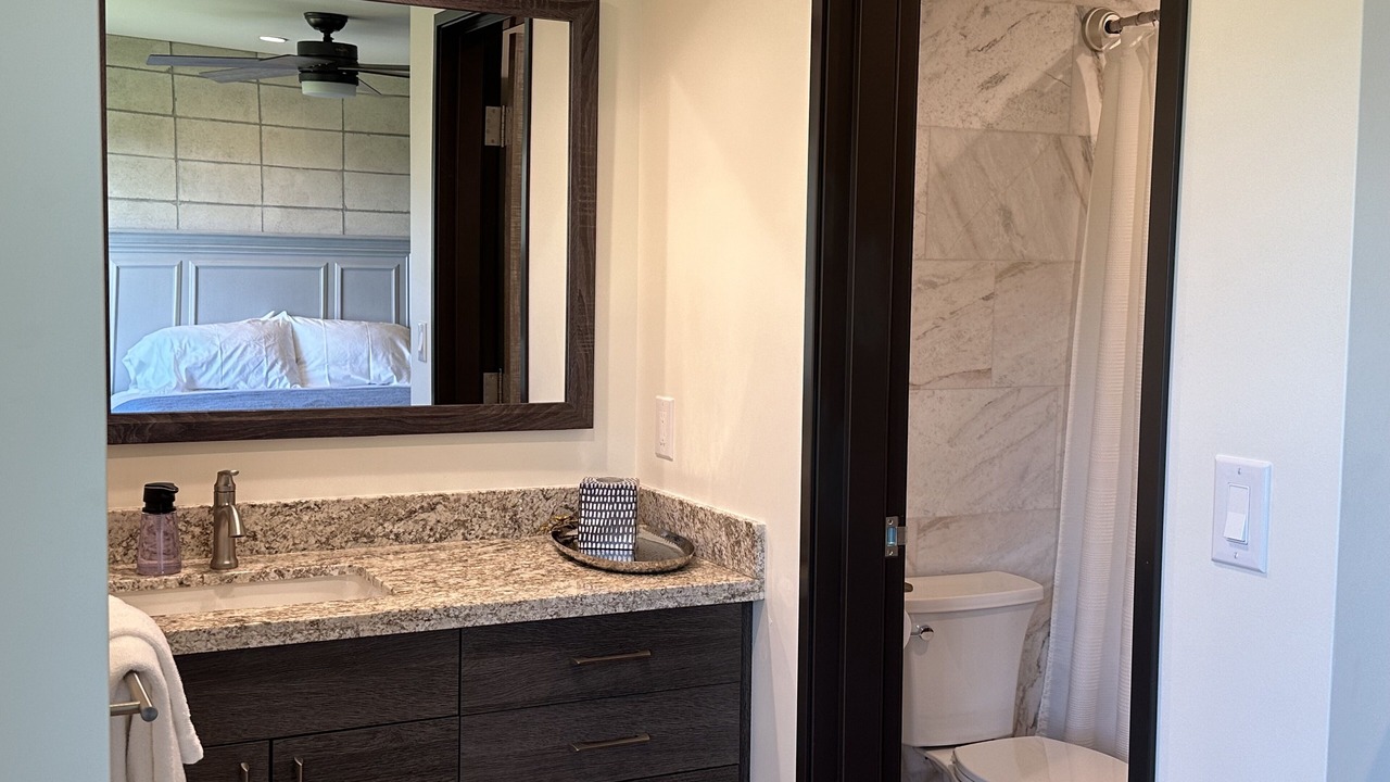 Photo of Bathroom in Moanalua