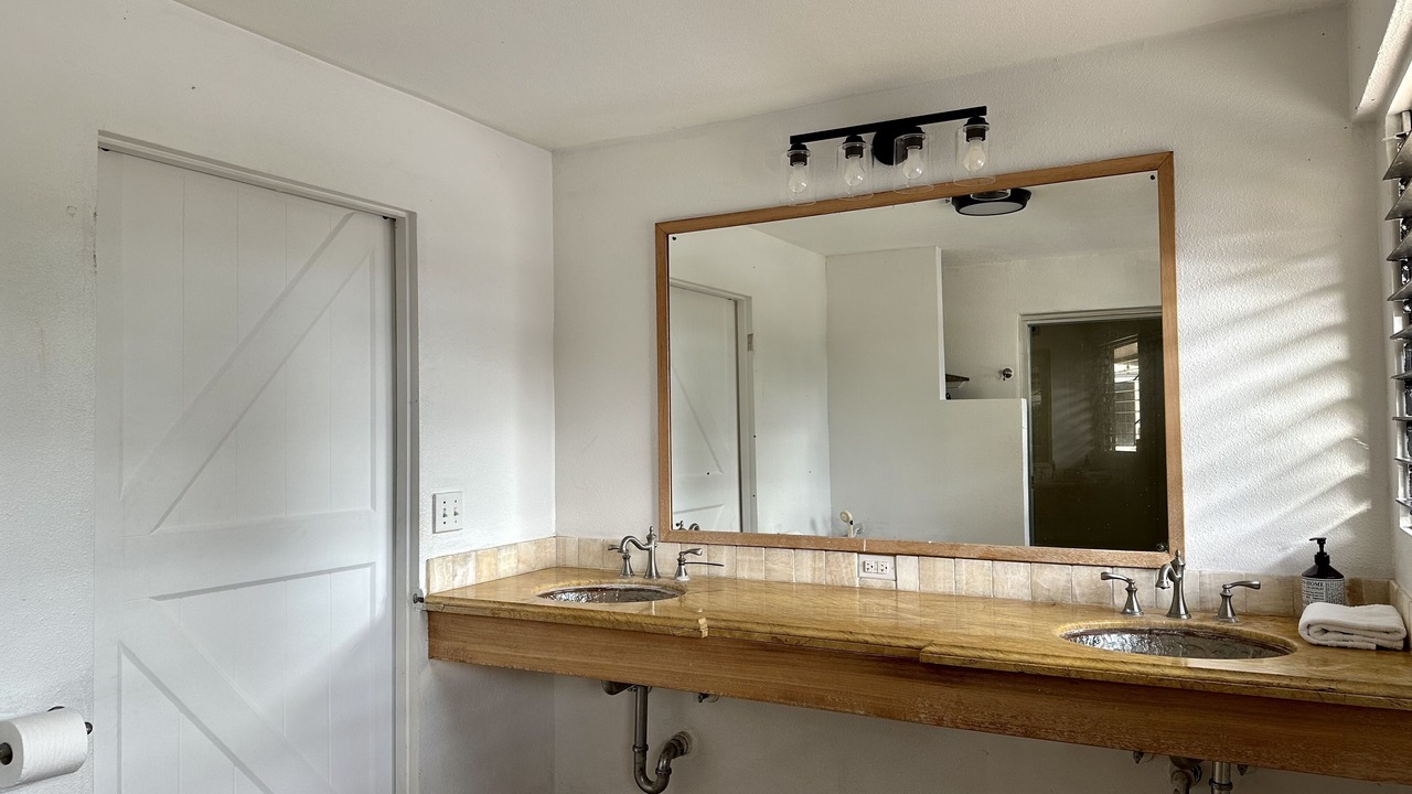 Photo of Bathroom in Eastern Honolulu