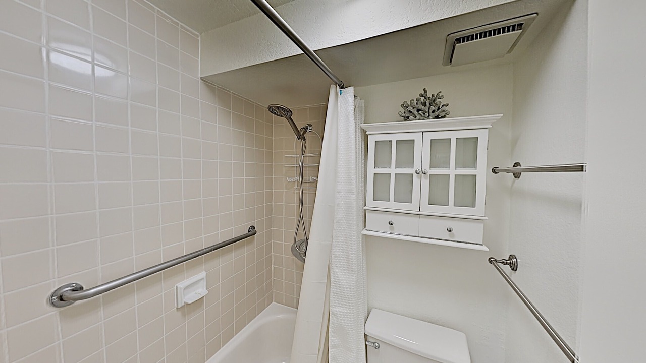 Photo of Bathroom in McCully - Moiliili