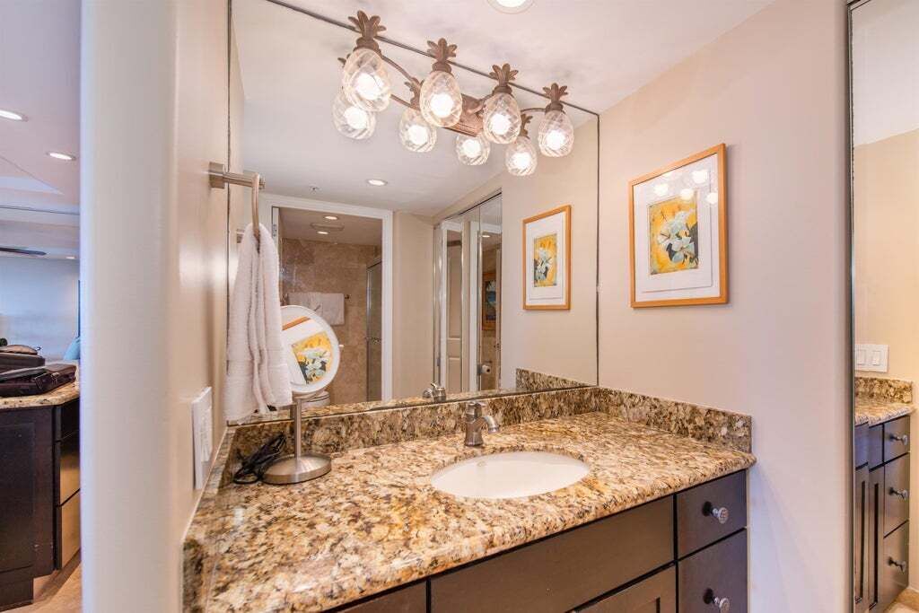 Photo of Bathroom in Lahaina