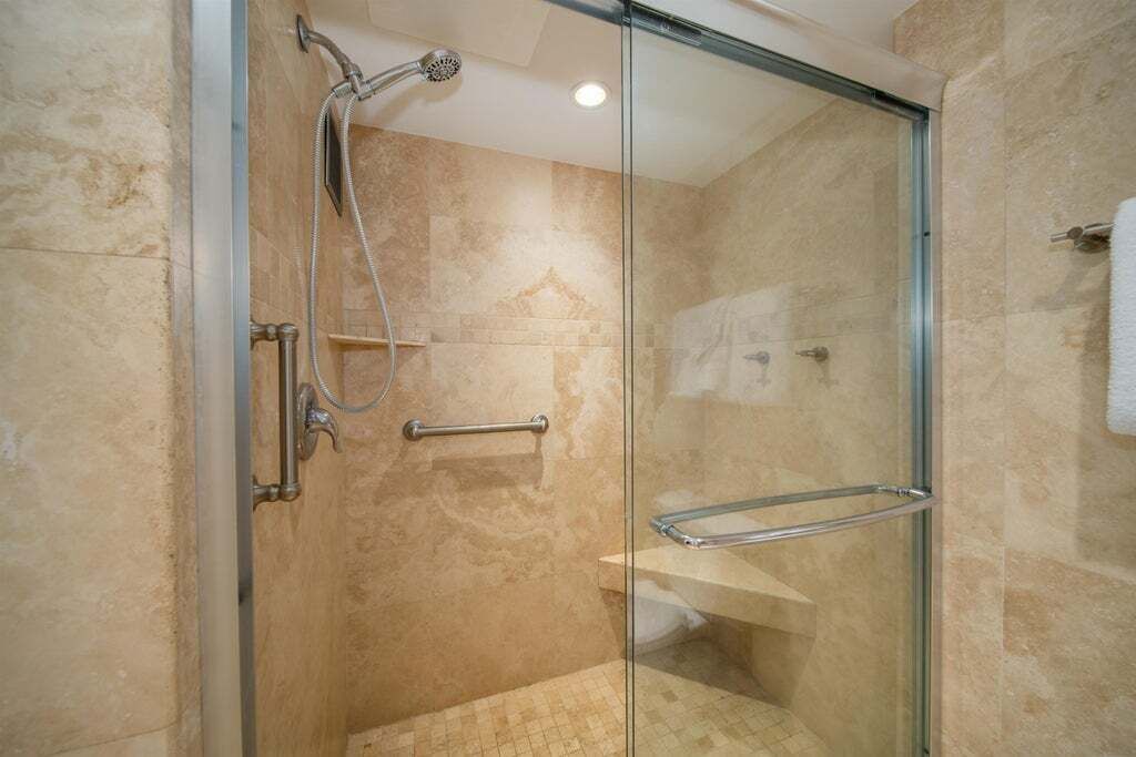 Photo of Bathroom in Lahaina