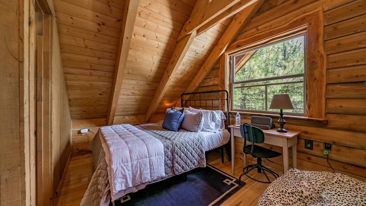 Photo of Bedroom in Munds Park