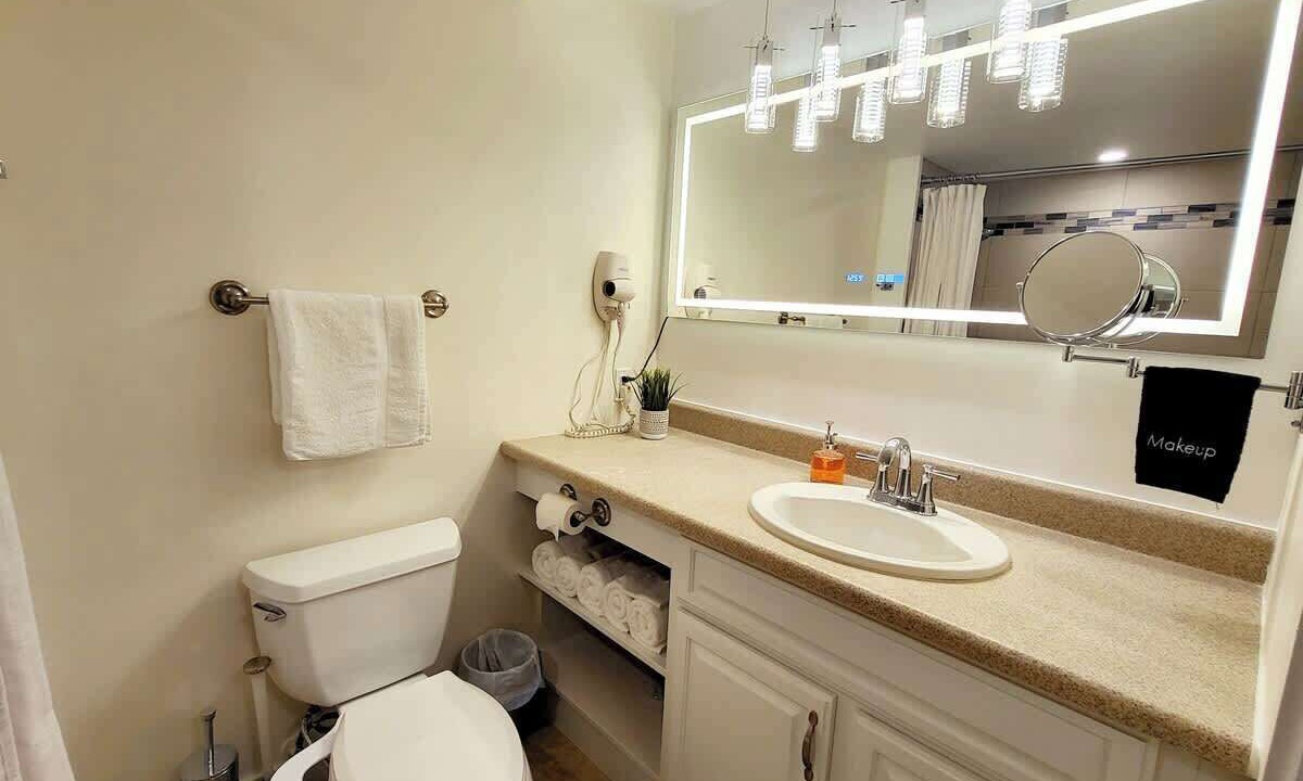Photo of Bathroom in Hilo