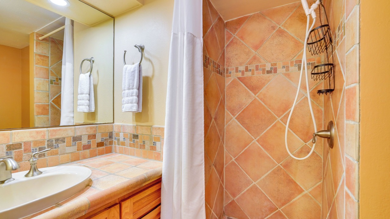 Photo of Bathroom in Maunaloa