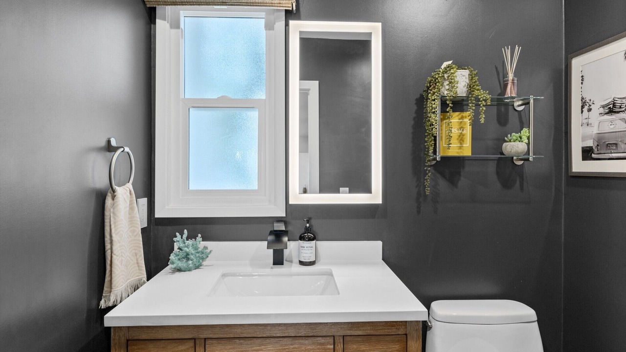 Photo of Bedroom in La Jolla Shores