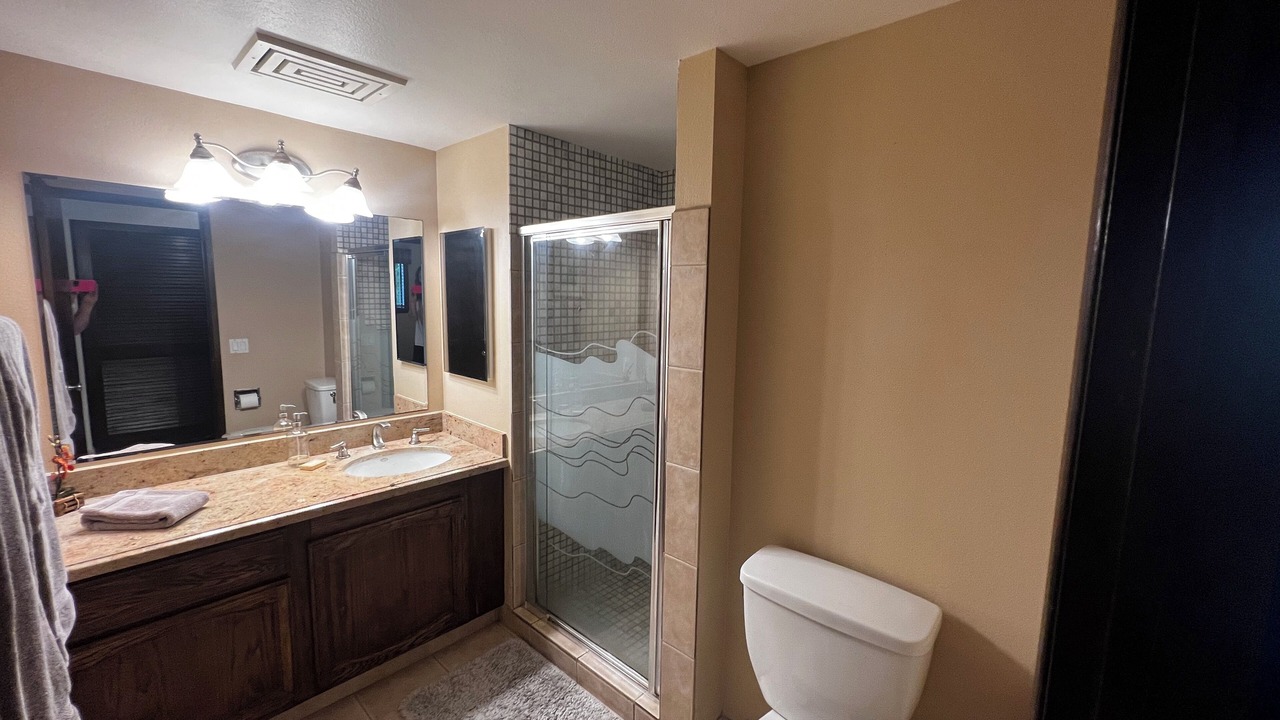 Photo of Bathroom in Maunaloa