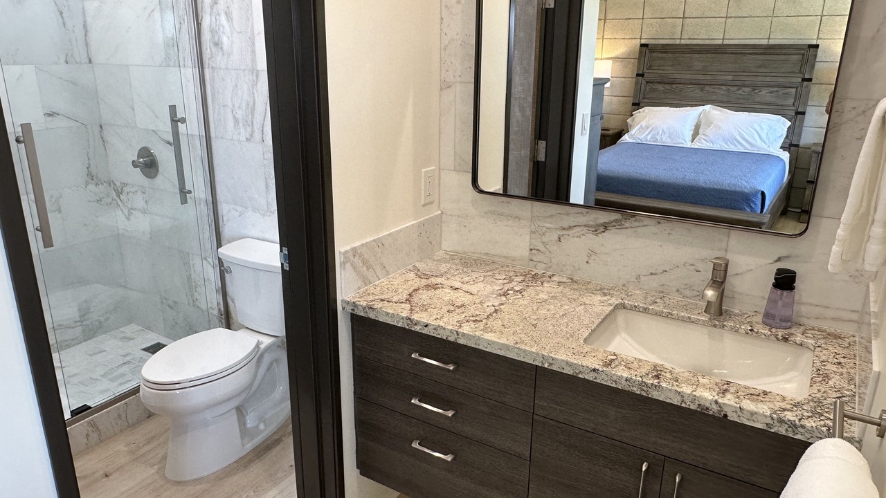 Photo of Bathroom in Moanalua