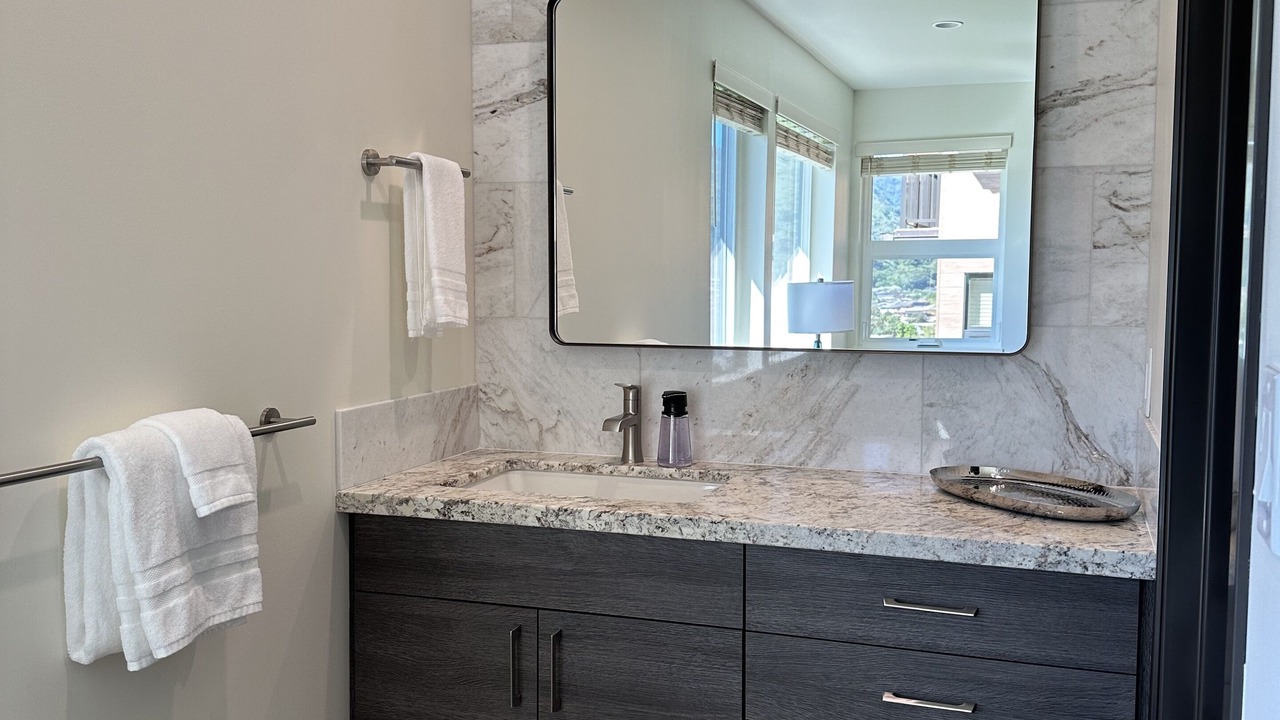 Photo of Bathroom in Moanalua