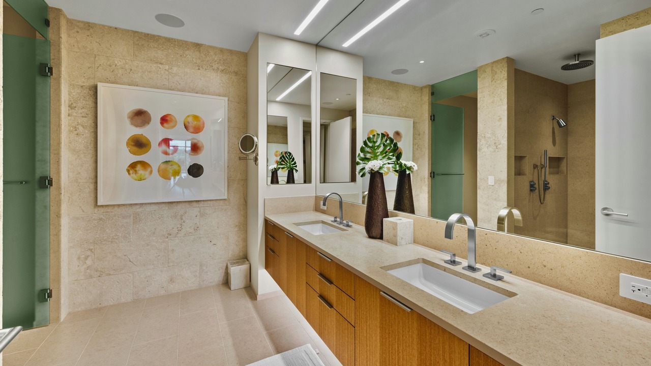 Photo of Bathroom in Ala Moana