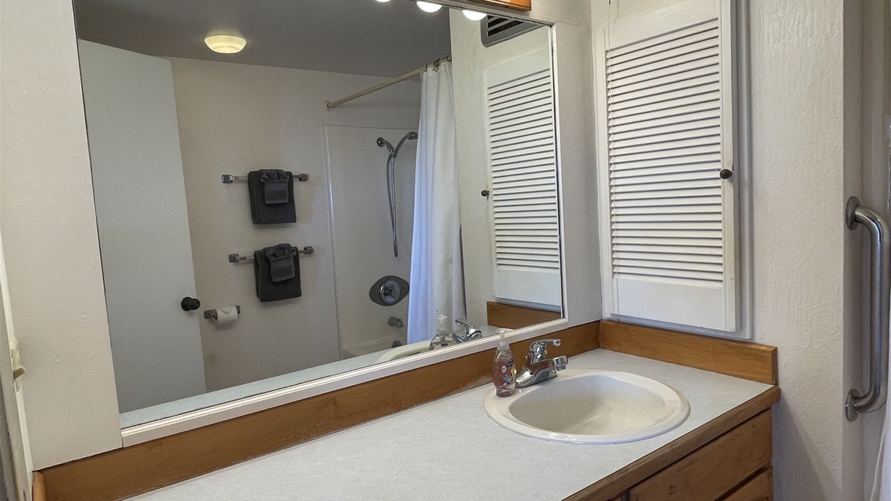 Photo of Bathroom in Punaluu