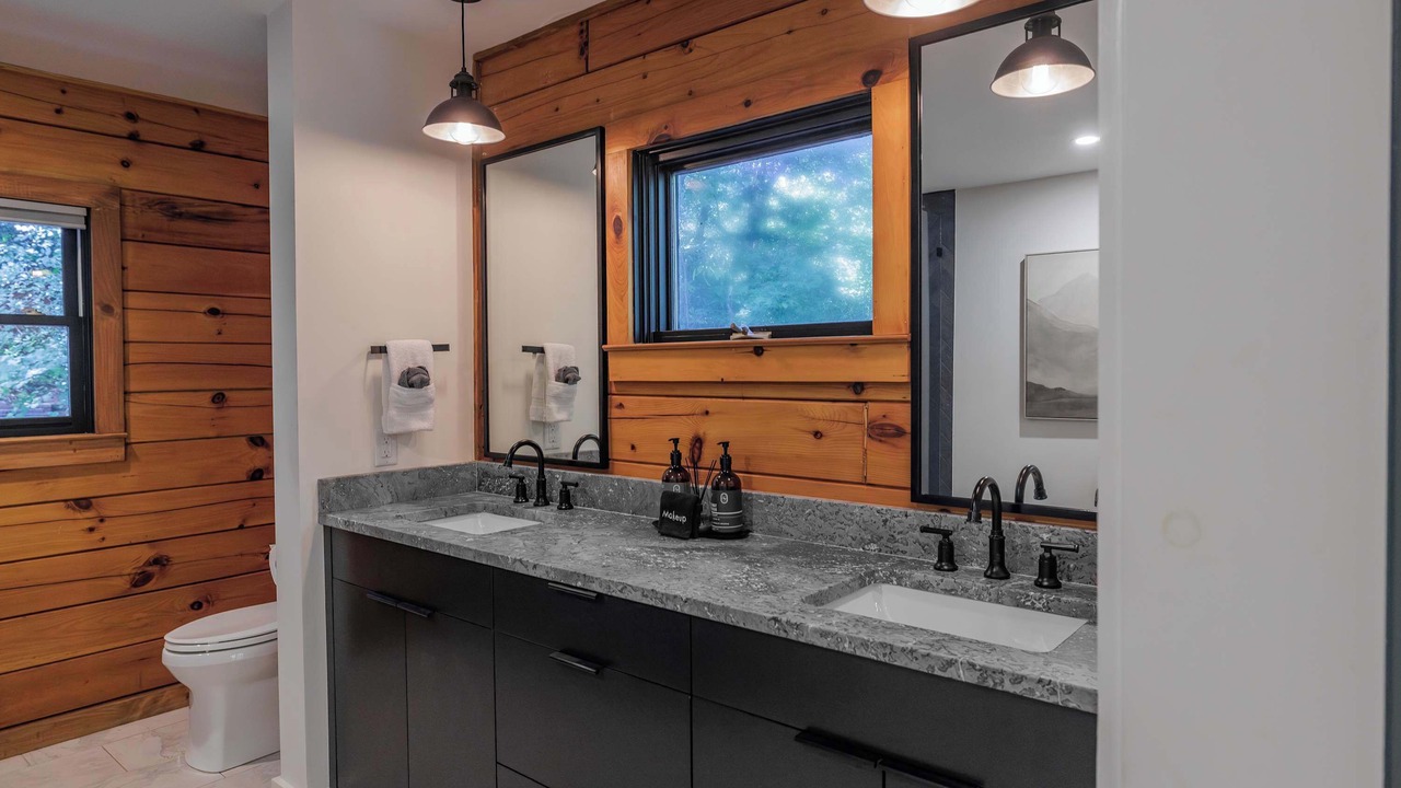Photo of Bathroom in Cherry Log