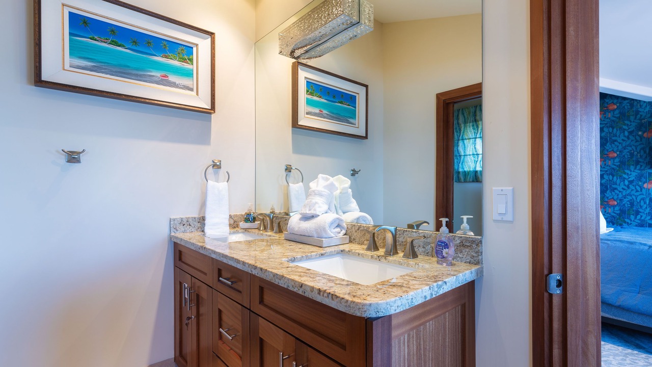 Photo of Bathroom in Downtown Lahaina