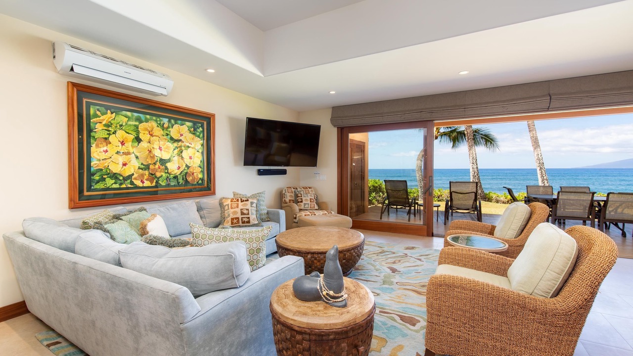 Photo of Livingroom in Downtown Lahaina