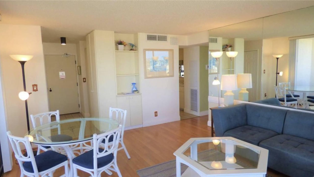 Photo of Livingroom in McCully - Moiliili