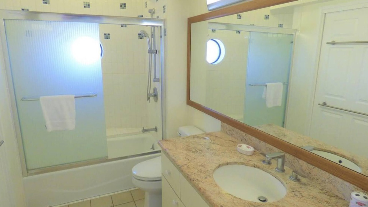 Photo of Bathroom in McCully - Moiliili