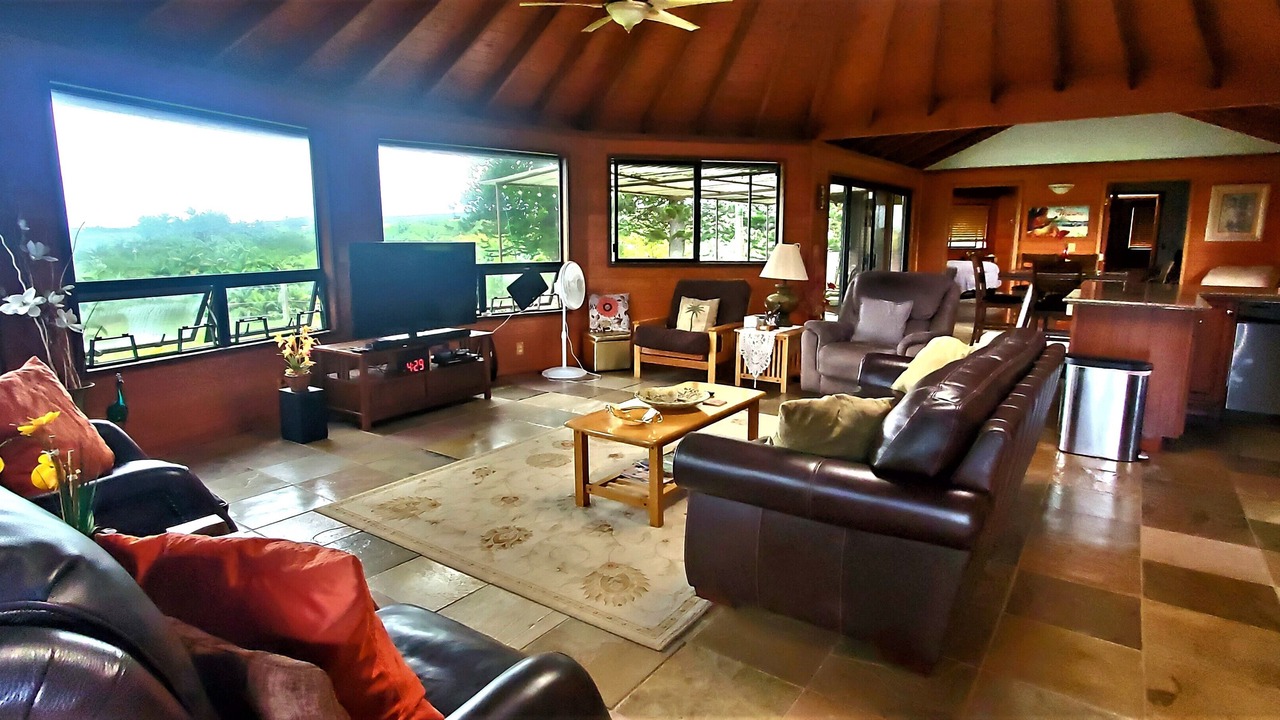 Photo of Livingroom in Pepeekeo