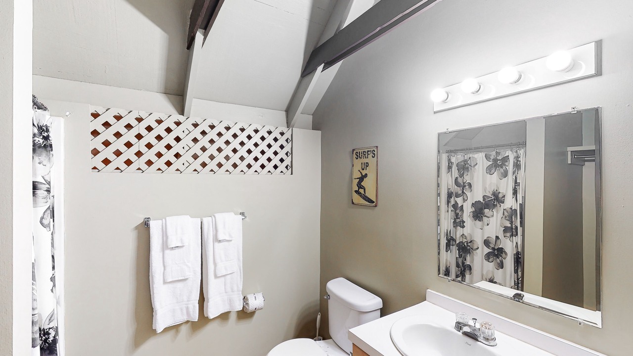 Photo of Bathroom in Maunaloa
