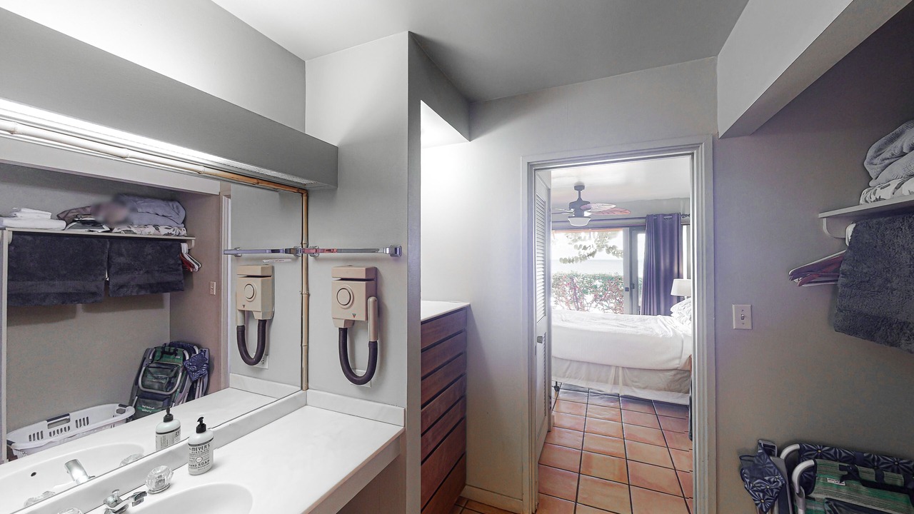 Photo of Bathroom in Maunaloa