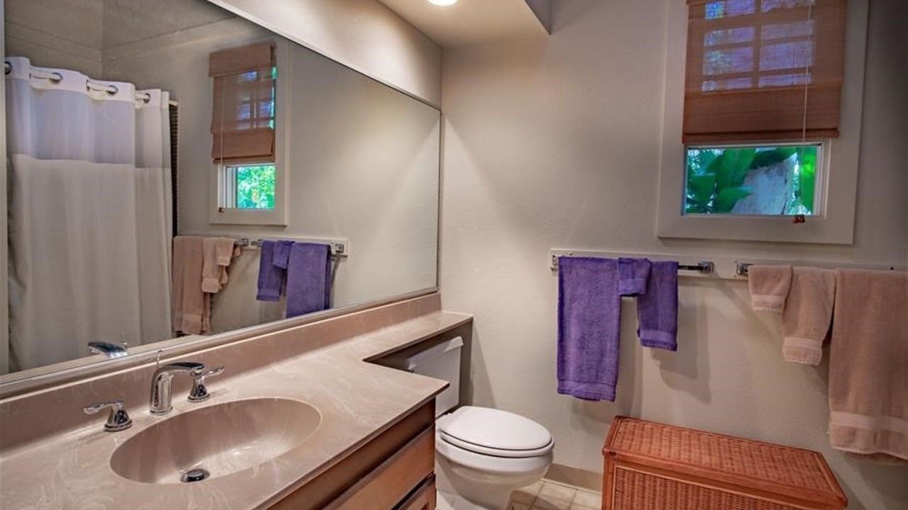 Photo of Bathroom in Maunaloa
