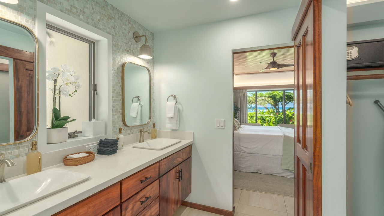 Photo of Bathroom in Historic Lahaina Front Street
