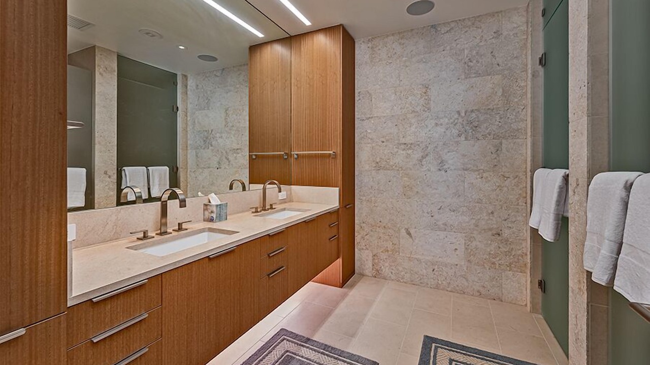 Photo of Bathroom in Ala Moana