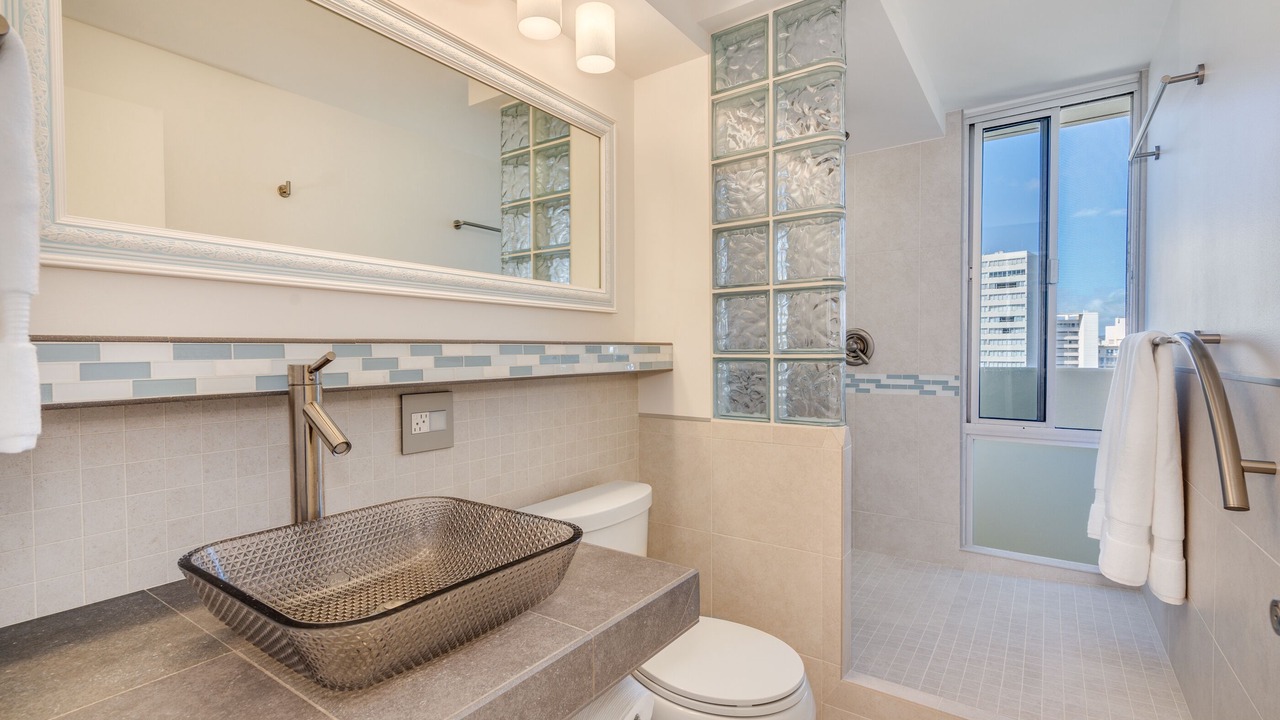 Photo of Bathroom in Diamond Head - Kapahulu - St. Louis