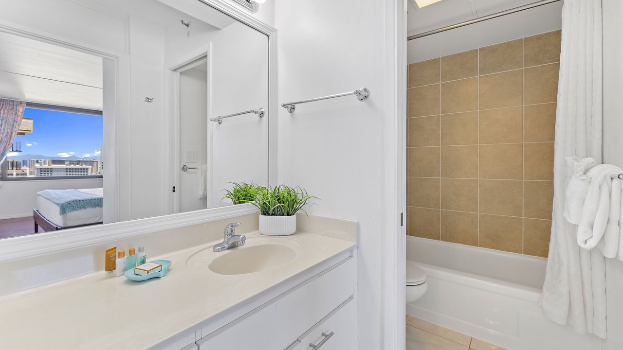 Photo of Bathroom in Diamond Head - Kapahulu - St. Louis