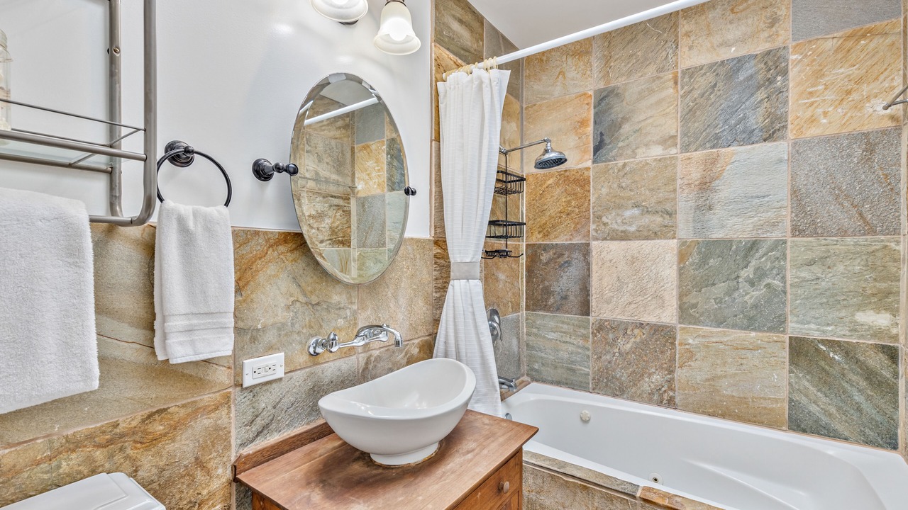 Photo of Bathroom in Waialua