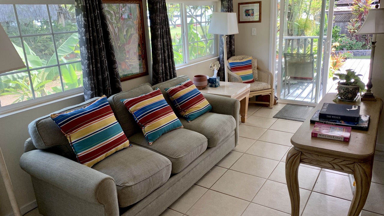 Photo of Livingroom in Historic Lahaina Front Street