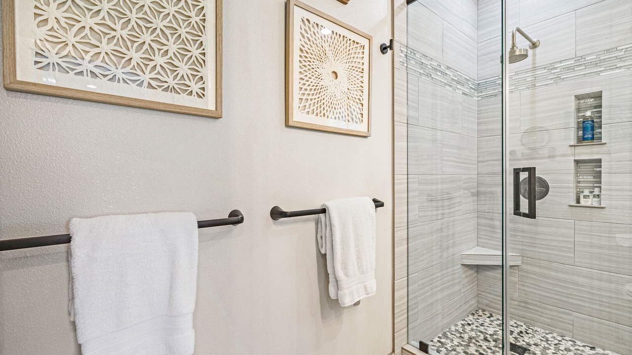 Photo of Bathroom in Historic Lahaina Front Street