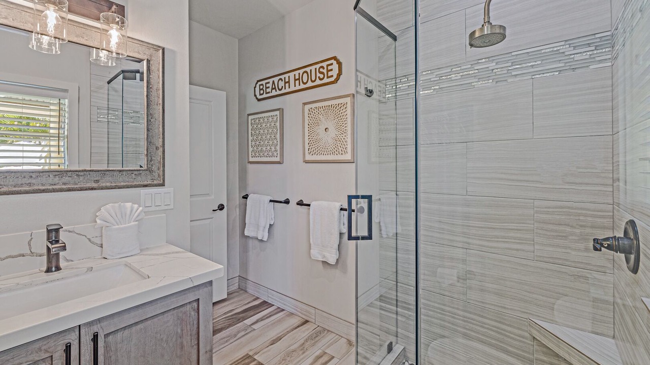 Photo of Bathroom in Historic Lahaina Front Street