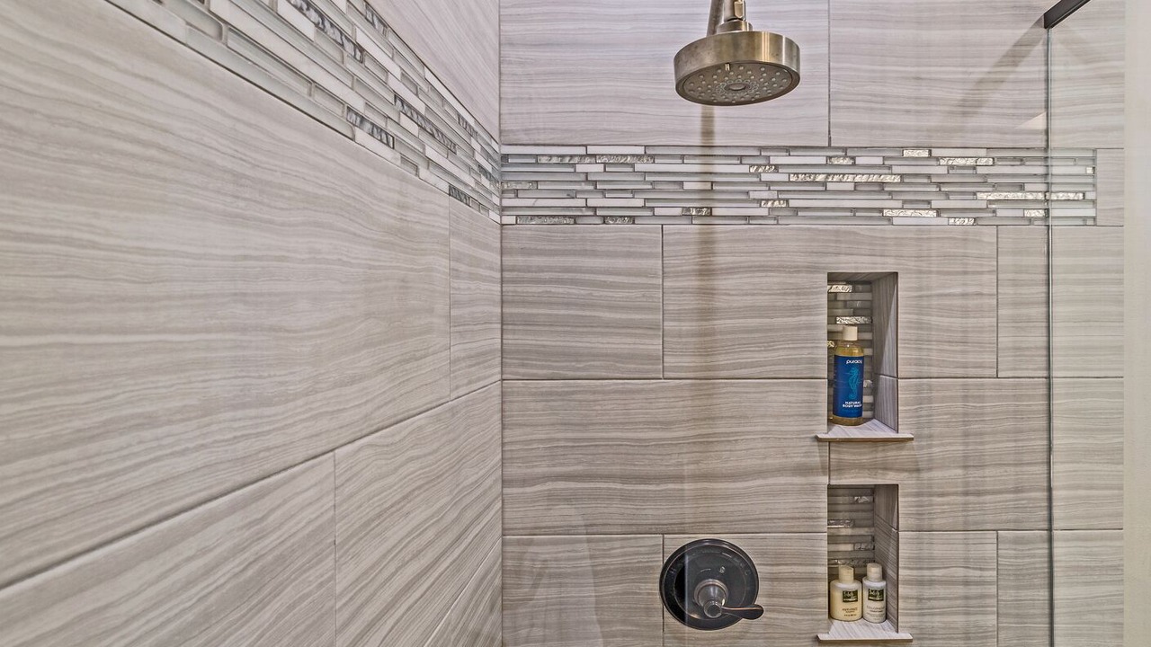 Photo of Bathroom in Historic Lahaina Front Street