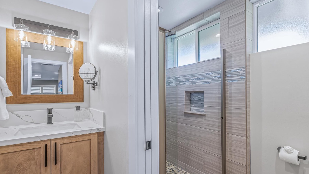 Photo of Bathroom in Historic Lahaina Front Street