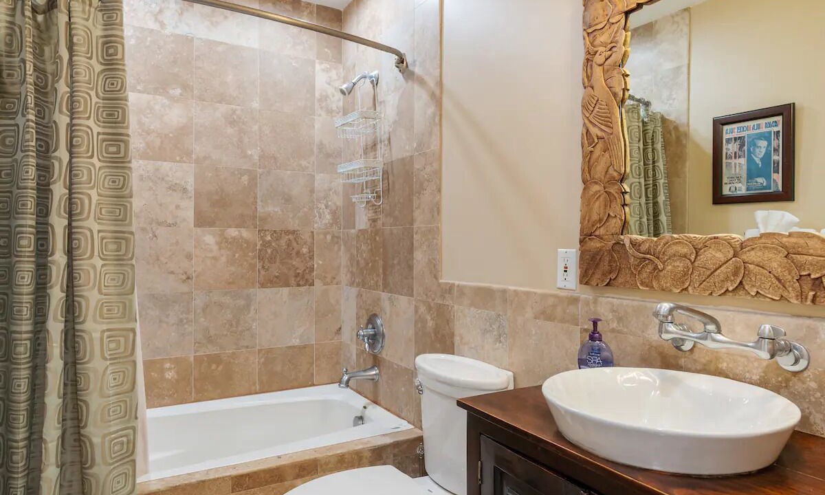 Photo of Bathroom in Kuliouou - Kalani Iki