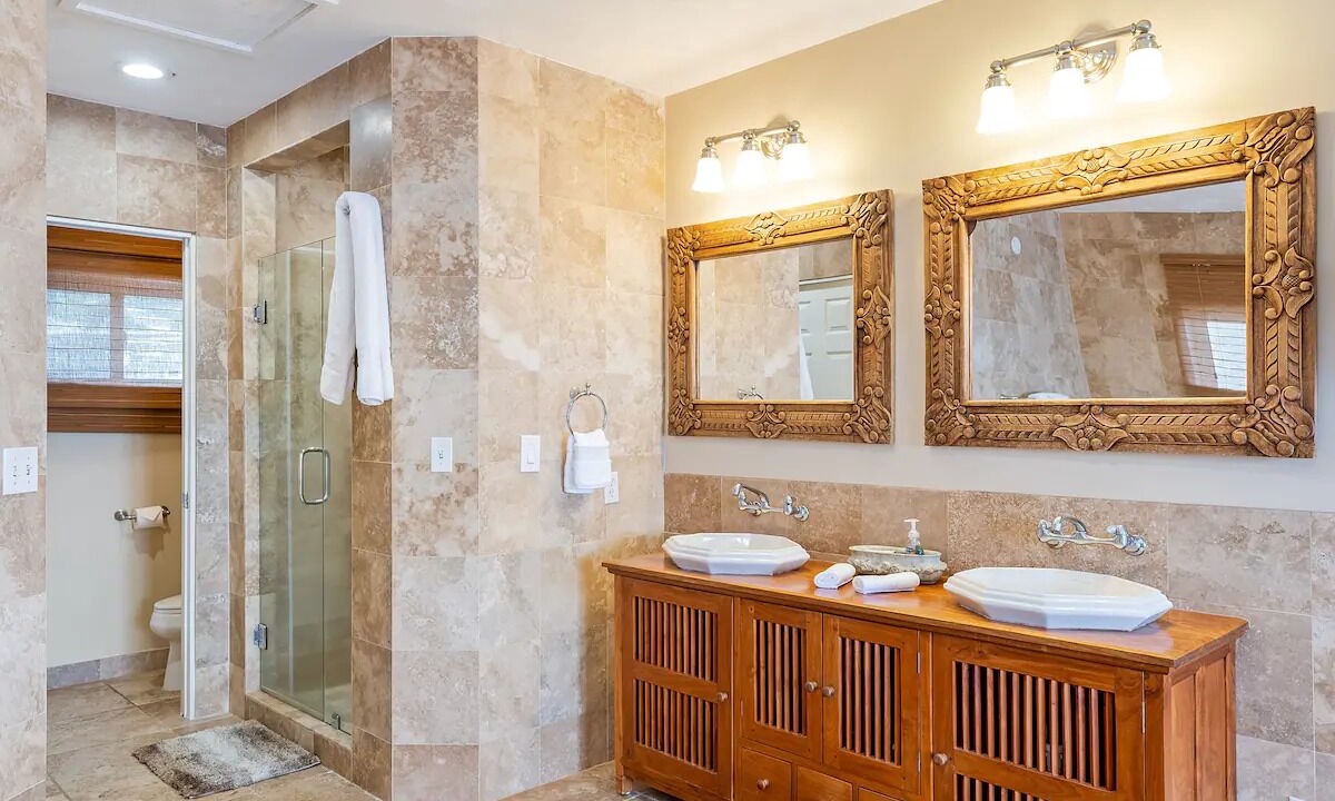 Photo of Bathroom in Kuliouou - Kalani Iki
