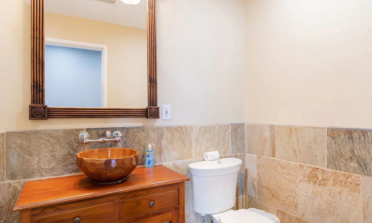 Photo of Bathroom in Kuliouou - Kalani Iki